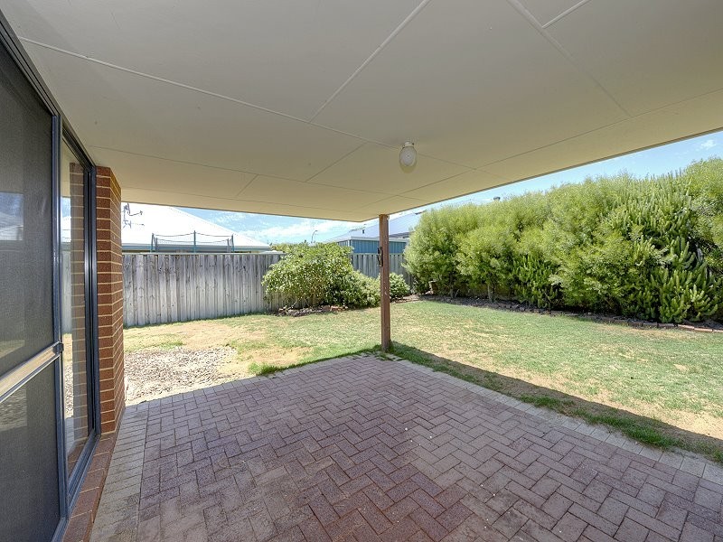11 Aldenham Heights, Halls Head WA 6210