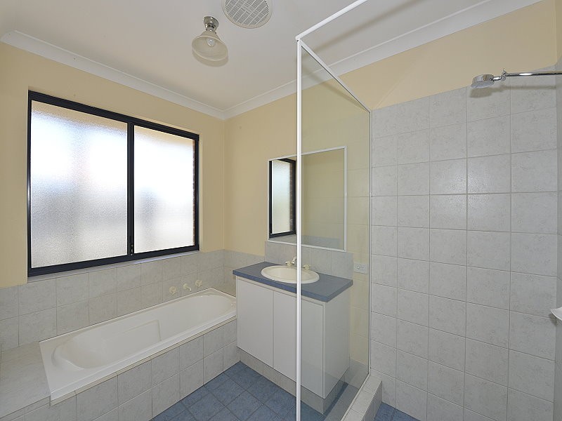 11 Aldenham Heights, Halls Head WA 6210
