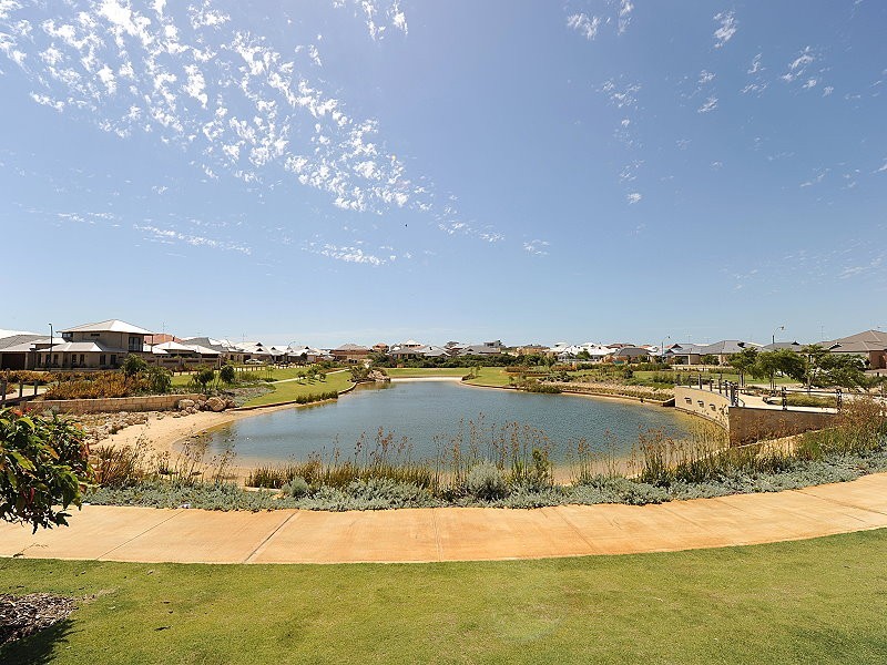 11 Aldenham Heights, Halls Head WA 6210