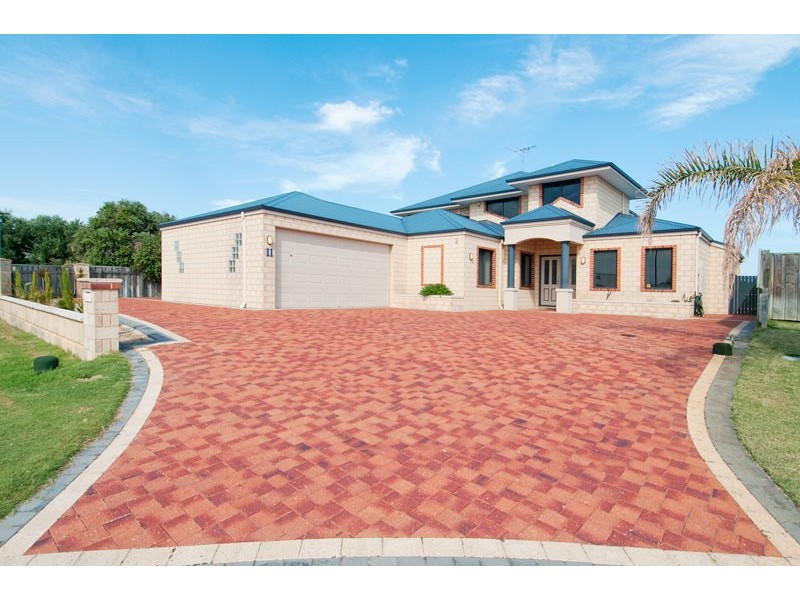 11 Sandy Cove, Halls Head WA 6210