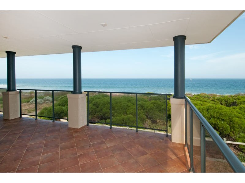 11 Sandy Cove, Halls Head WA 6210