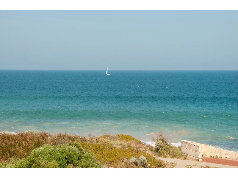 11 Sandy Cove, Halls Head WA 6210