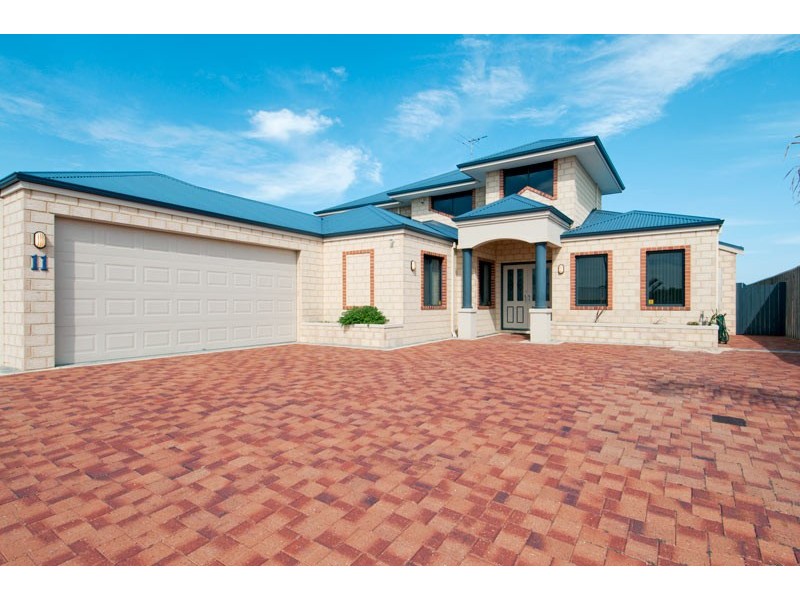 11 Sandy Cove, Halls Head WA 6210