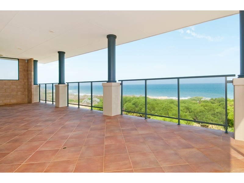 11 Sandy Cove, Halls Head WA 6210