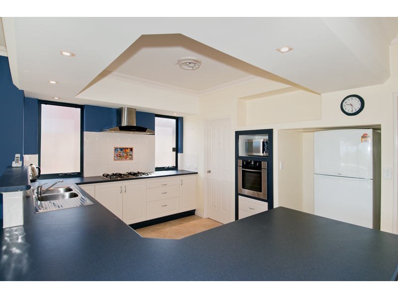 11 Sandy Cove, Halls Head WA 6210