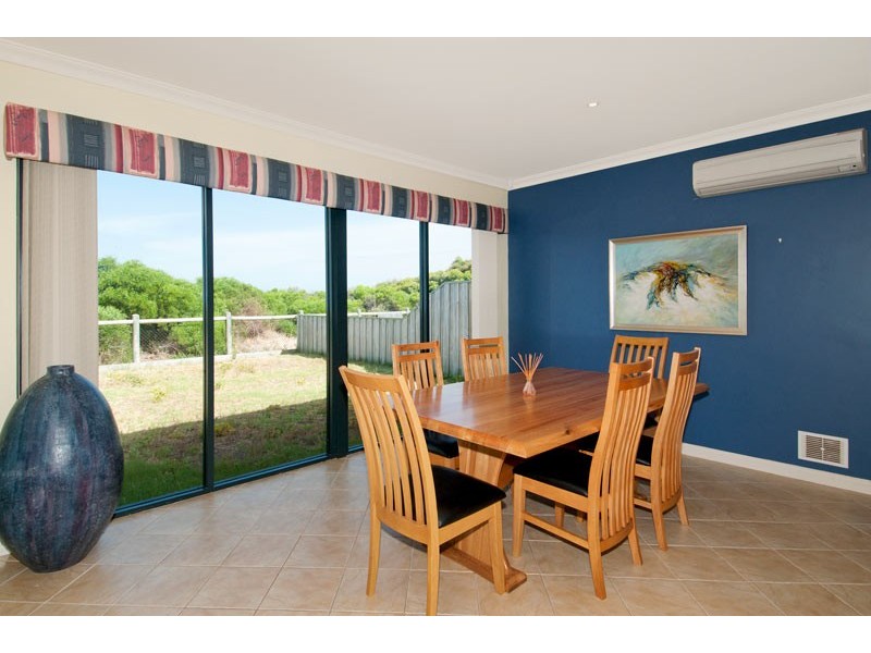 11 Sandy Cove, Halls Head WA 6210