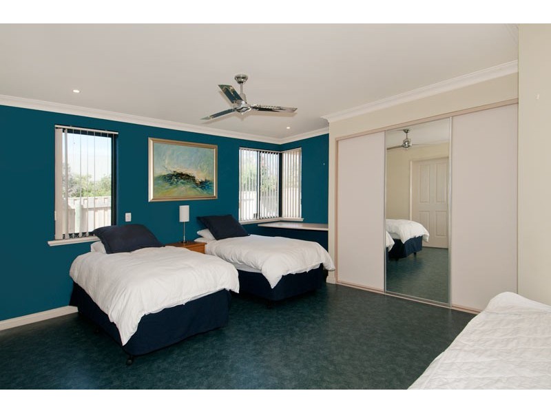 11 Sandy Cove, Halls Head WA 6210