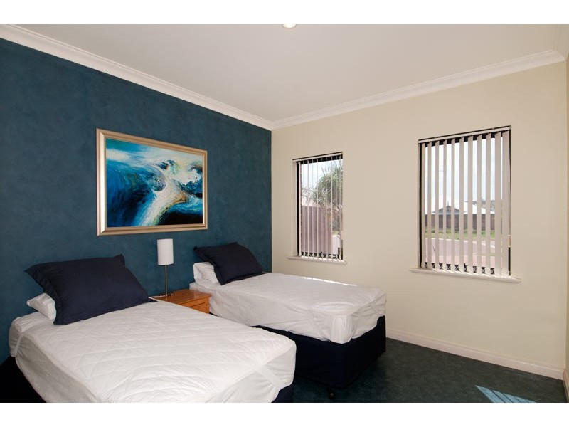 11 Sandy Cove, Halls Head WA 6210