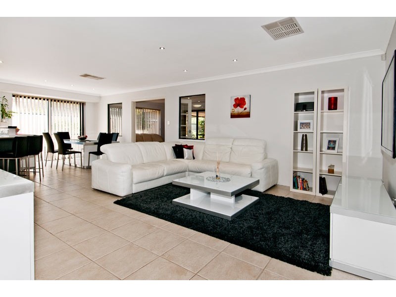 24 Portrush Parade, Meadow Springs WA 6210