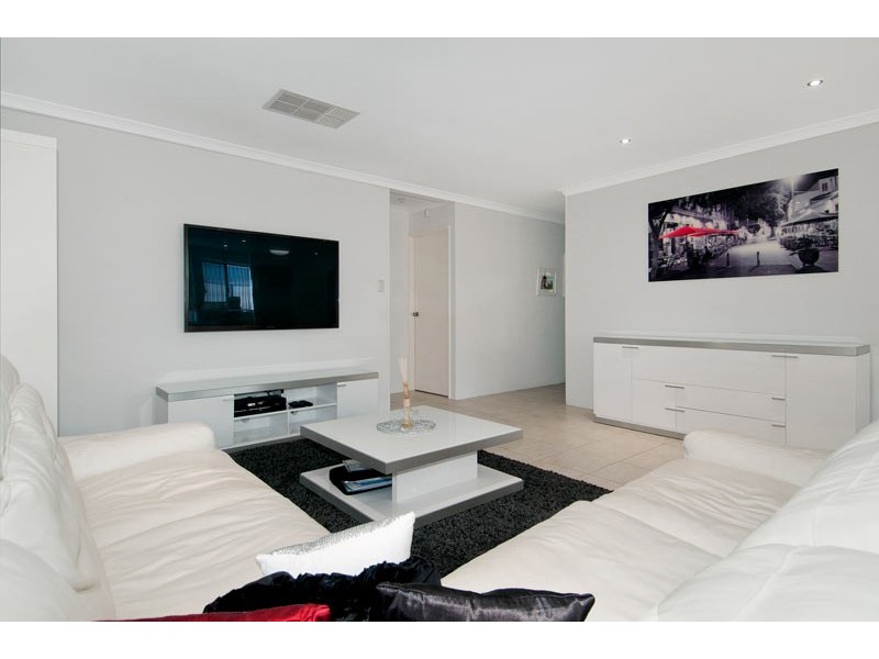 24 Portrush Parade, Meadow Springs WA 6210