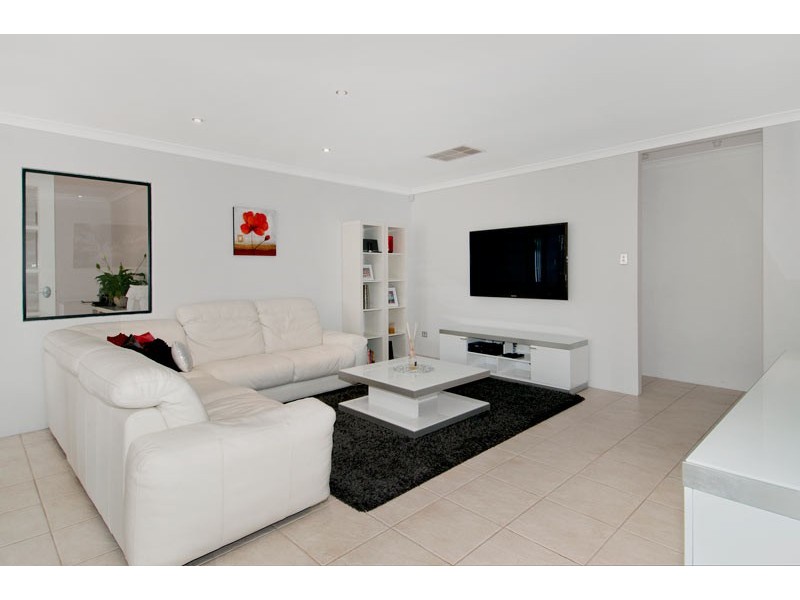 24 Portrush Parade, Meadow Springs WA 6210