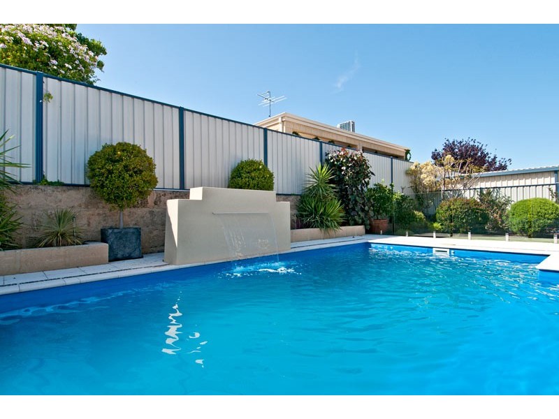 24 Portrush Parade, Meadow Springs WA 6210