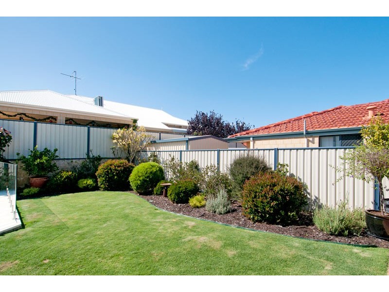 24 Portrush Parade, Meadow Springs WA 6210