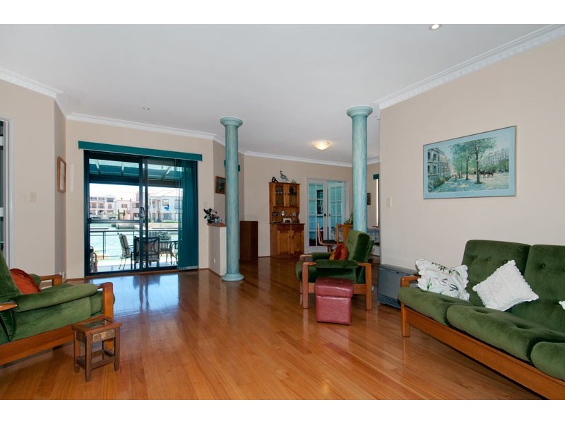 54 Batavia Avenue, Wannanup WA 6210