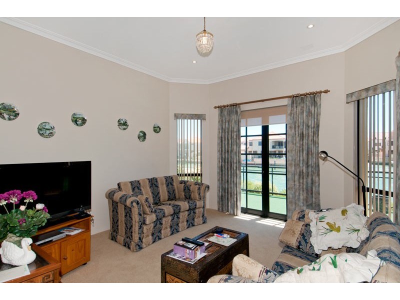 54 Batavia Avenue, Wannanup WA 6210