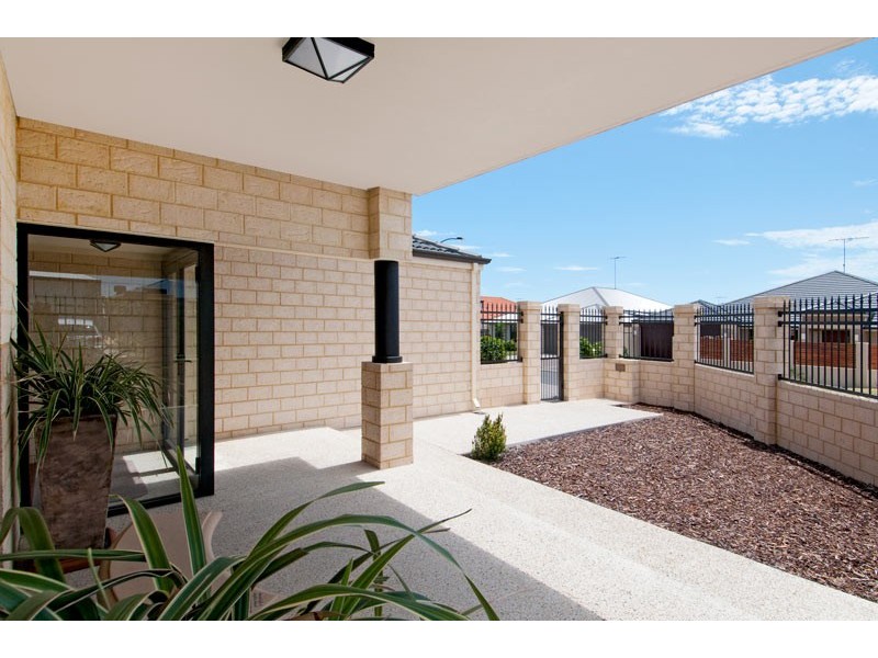 20 Tectona Way, Halls Head WA 6210