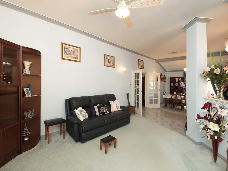 18 Allamanda Way, Halls Head WA 6210