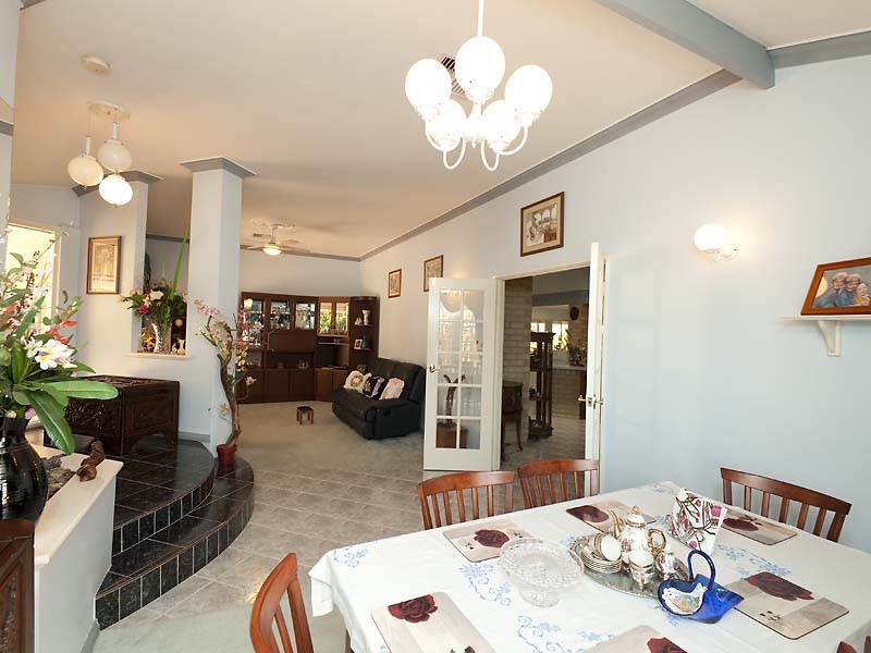 18 Allamanda Way, Halls Head WA 6210