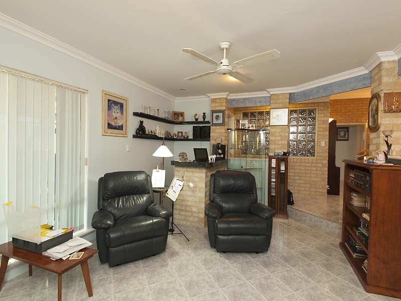 18 Allamanda Way, Halls Head WA 6210