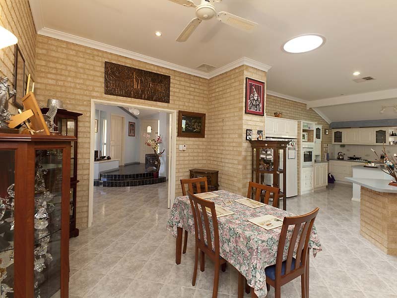 18 Allamanda Way, Halls Head WA 6210