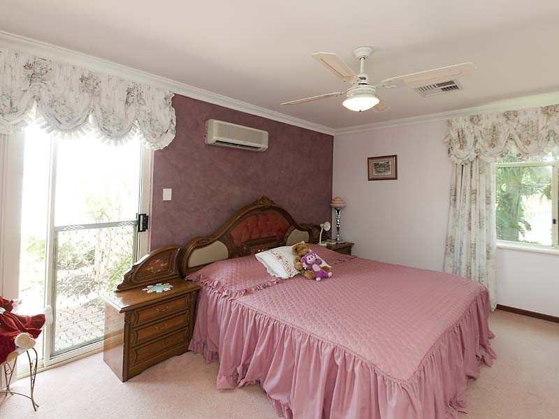 18 Allamanda Way, Halls Head WA 6210