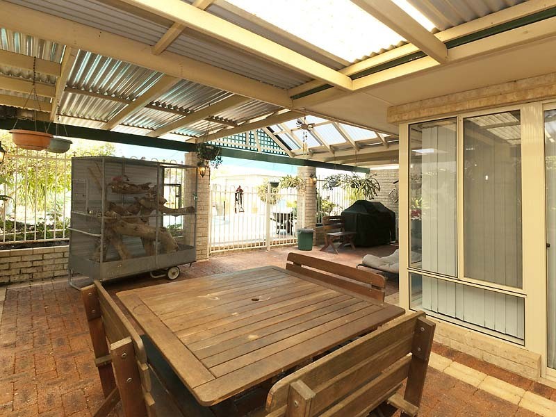 18 Allamanda Way, Halls Head WA 6210