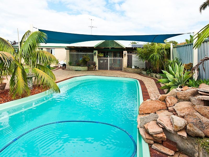 18 Allamanda Way, Halls Head WA 6210