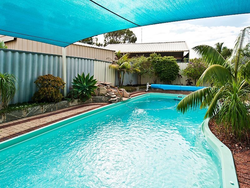 18 Allamanda Way, Halls Head WA 6210