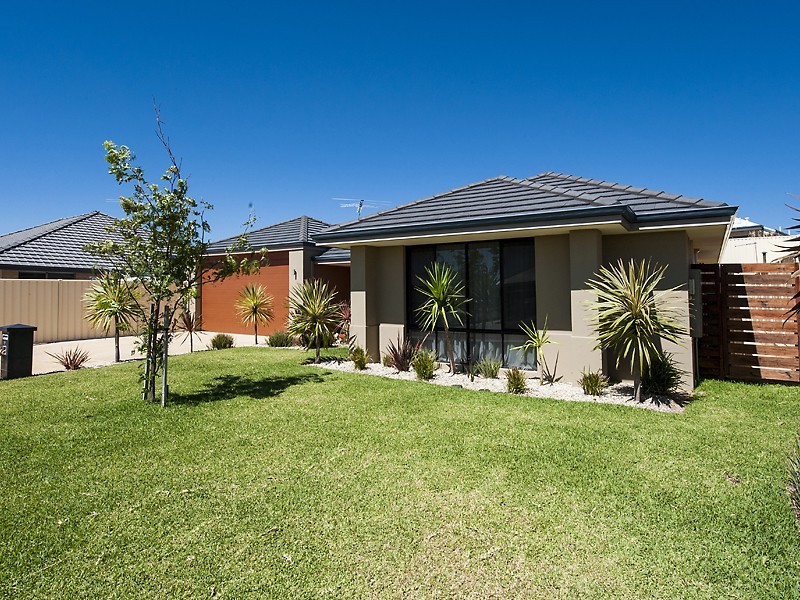 16 Benooka Grange, Lakelands WA 6180