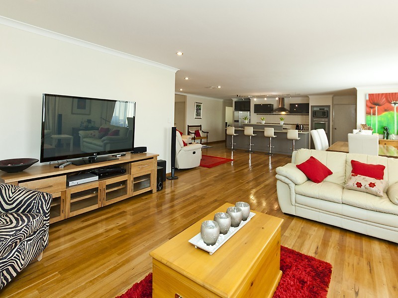 16 Benooka Grange, Lakelands WA 6180