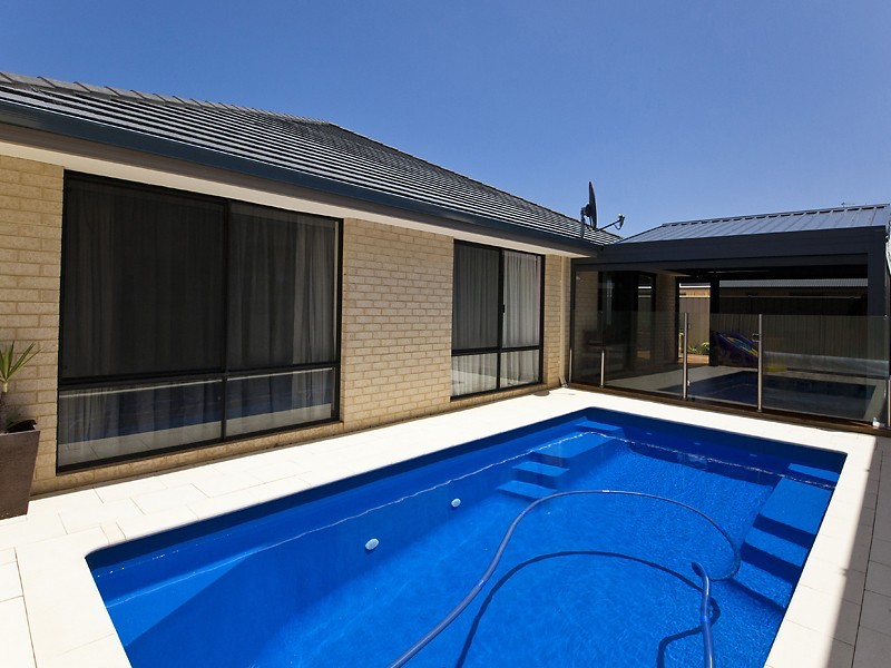 16 Benooka Grange, Lakelands WA 6180