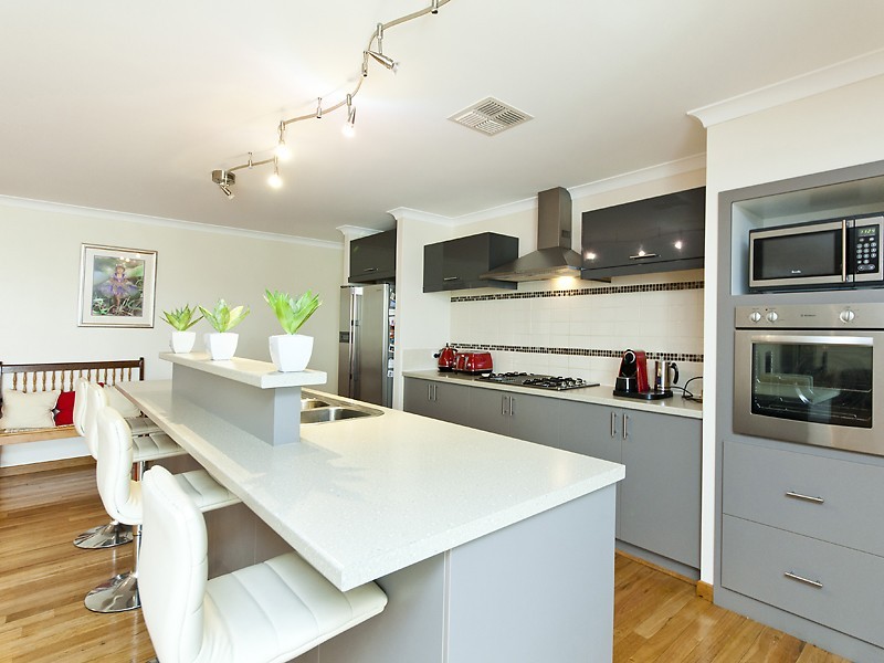 16 Benooka Grange, Lakelands WA 6180