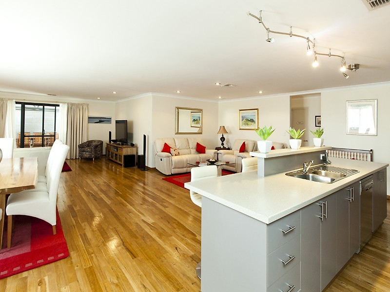 16 Benooka Grange, Lakelands WA 6180