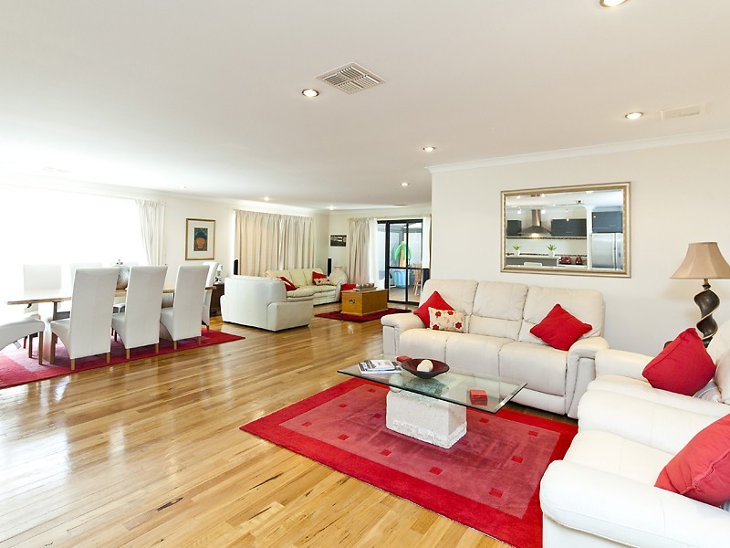 16 Benooka Grange, Lakelands WA 6180