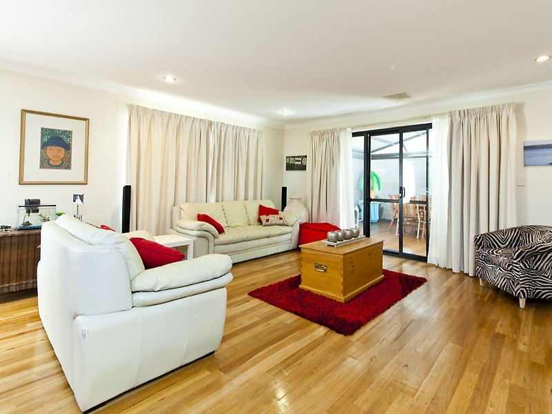 16 Benooka Grange, Lakelands WA 6180