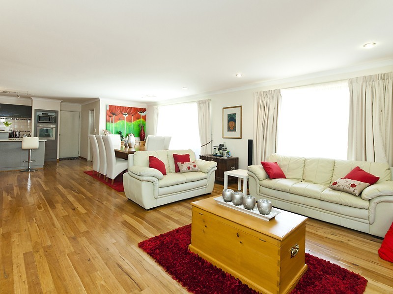 16 Benooka Grange, Lakelands WA 6180