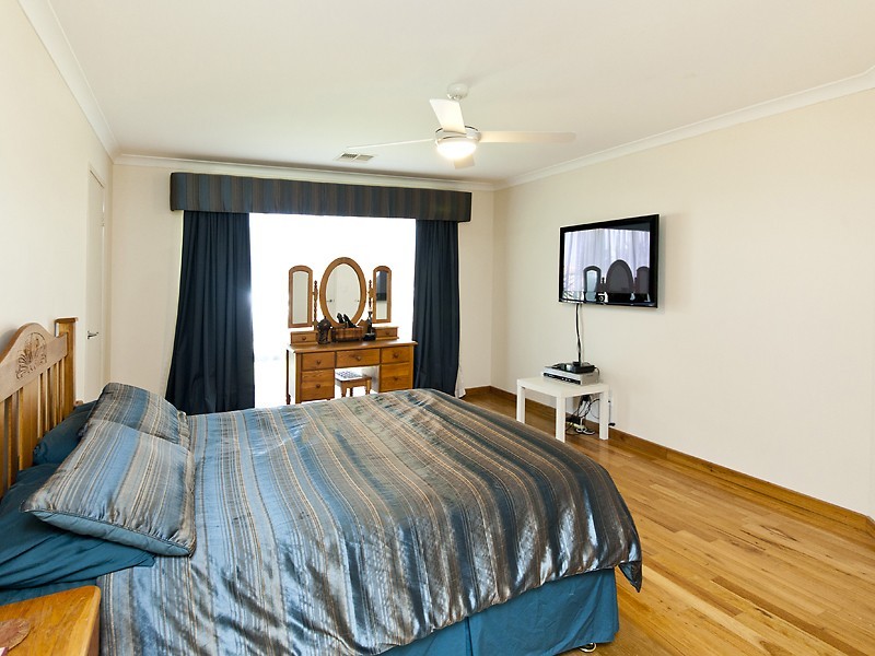 16 Benooka Grange, Lakelands WA 6180