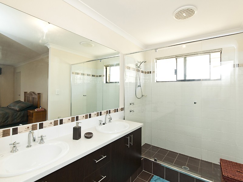 16 Benooka Grange, Lakelands WA 6180