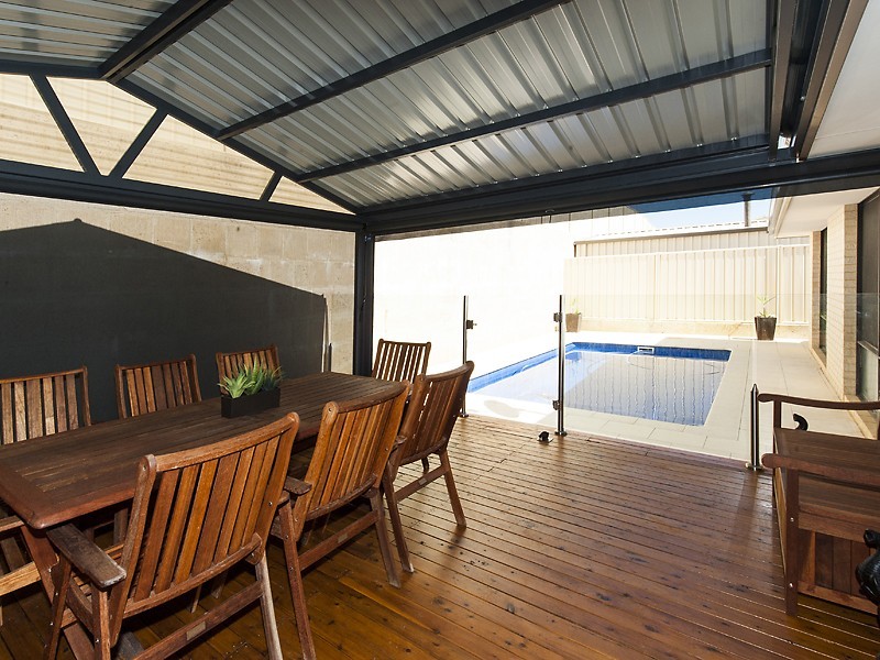 16 Benooka Grange, Lakelands WA 6180