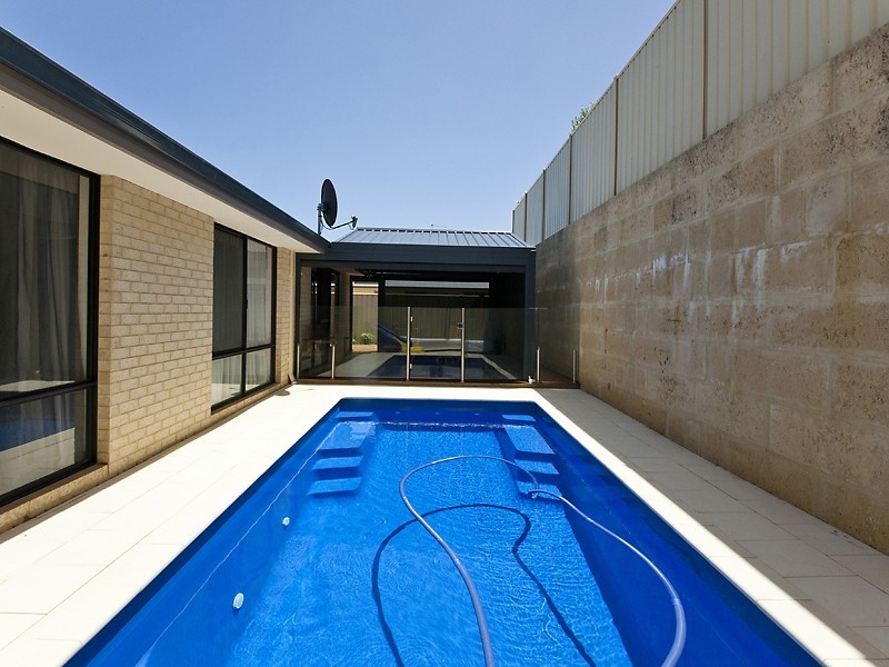 16 Benooka Grange, Lakelands WA 6180