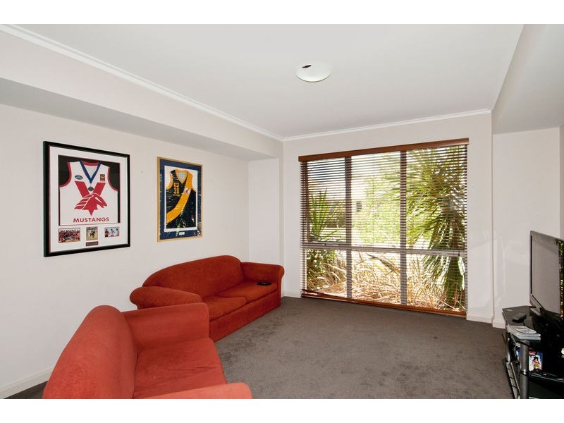 9 Malone Loop, Meadow Springs WA 6210