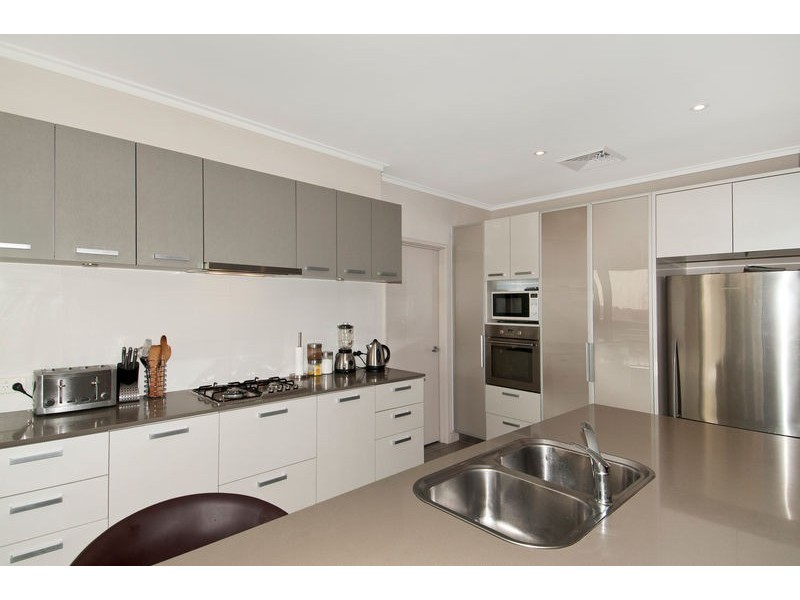 9 Malone Loop, Meadow Springs WA 6210