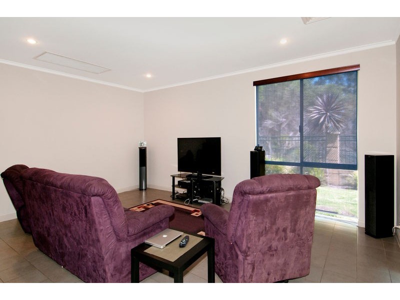 9 Malone Loop, Meadow Springs WA 6210