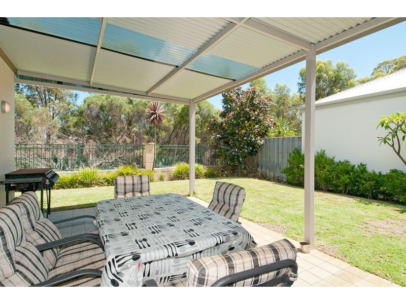 9 Malone Loop, Meadow Springs WA 6210