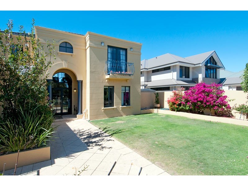 18 Santavea Mews, Halls Head WA 6210