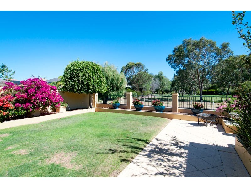 18 Santavea Mews, Halls Head WA 6210