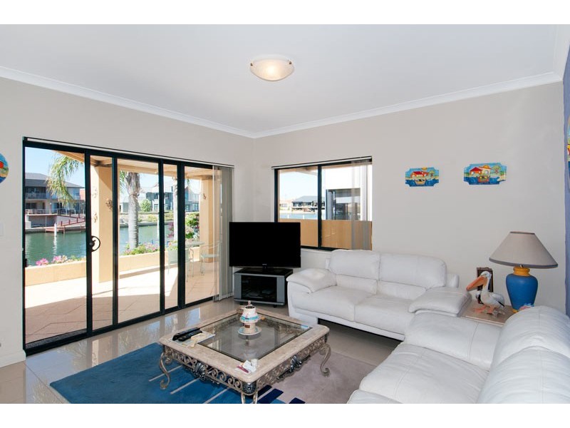 18 Santavea Mews, Halls Head WA 6210