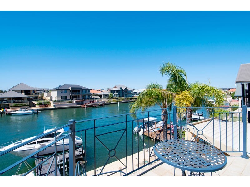 18 Santavea Mews, Halls Head WA 6210