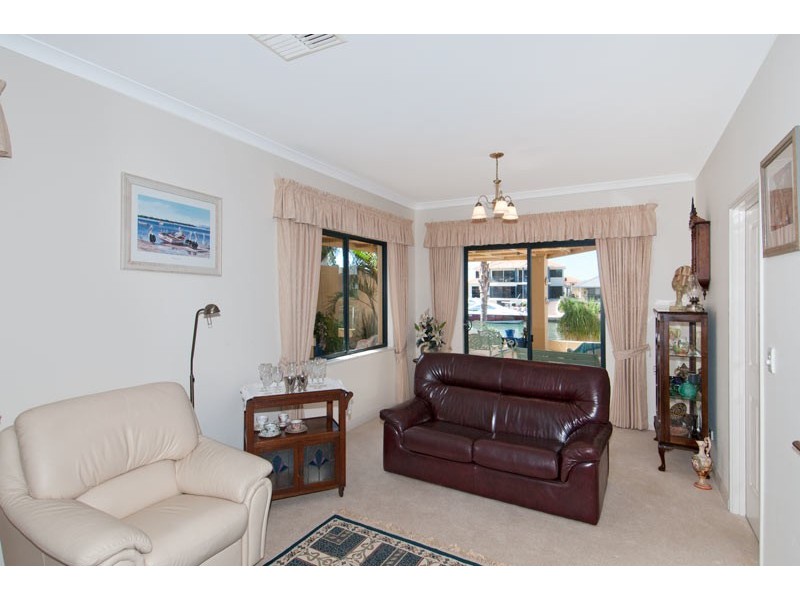 18 Santavea Mews, Halls Head WA 6210