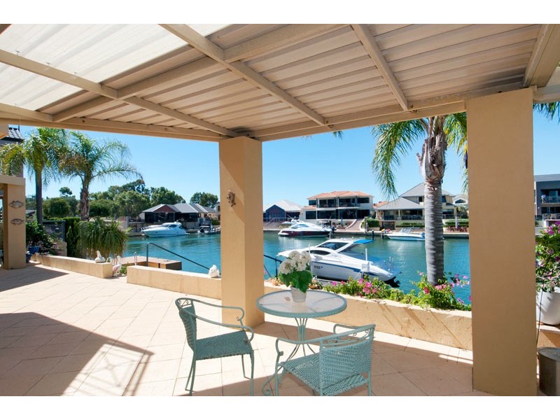 18 Santavea Mews, Halls Head WA 6210